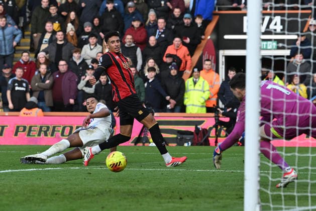 Bournemouth v Aston Villa, Premier League Ollie Watkins (11) of Aston Villa shoots at goal with Djordje Petrovic (1) of AFC Bournemouth making a save during the Premier League match between Bournemouth and Aston Villa at the Vitality Stadium, Bournemouth, UK on 7 February 2026. Bournemouth Vitality Stadium Dorset UK Editorial use only DataCo restrictions apply See www.football-dataco.com , Copyright: xGrahamxHuntx PSI-23705-0085