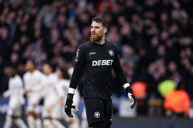 7th February 2026; Molineux Stadium, Wolverhampton, West Midlands, England; Premier League Football, Wolverhampton Wanderers versus Chelsea; Jose Sa of Wolverhampton Wanderers looks to his bench after conceding the third goal  GodfreyxPitt