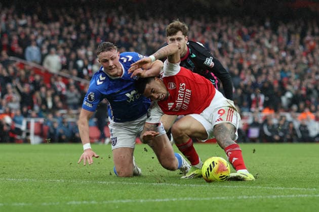 Arsenal v Sunderland 07 February 2026, London - Premier League Football - Arsenal v Sunderland - Daniel Ballard of Sunderland brings down Gabriel Jesus of Arsenal in the penalty area but the flag had gone up for offside - Photo: Charlotte Wilson Offside. London UK Copyright: xCharlottexWilsonx xOffsidexOffside