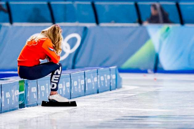 Joy Beune of the Netherlands looks dejected after Women 3000m, Milano Cortina 2026 Winter Olympics: Day 1, Speed skating, Eisschnelllauf - Milano Cortina 2026 Winter Olympics: Day 1, Milano Speed Skating Stadium, February 7, 2026, Milan, Italy.