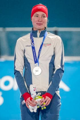 Winter Olympics in Milan Cortina 2026 Milan, Italy 20260207. Silver medalist Ragne Wiklund from Norway during the medal ceremony for the women s 3000 m Speed skating, Eisschnelllauf event at the Milan Cortina 2026 Winter Olympics. Photo: Heiko Junge NTB Milano Italy EDITORIAL USE ONLY. RESTRICTED USE FOR BETTING COMPANIES Ref:_SPOQMfuGBKJcSI.jpg  Copyright: xHeikoxJungex xNTBx