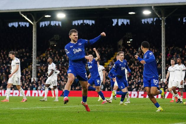 Fulham v Everton, Premier League Kiernan Dewsbury-Hall of Everton celebrating his goal to make it 1-1 during the Fulham v Everton Premier League match at Craven Cottage, London, England on 7 February 2026 Credit: Dylan Hepworth Every Second Media Editorial use only. All images are copyright Every Second Media Limited. No images may be reproduced without prior permission. All rights reserved. Premier League and Football League images are subject to licensing agreements with Football DataCo Limited. see https: www.football-dataco.com Copyright: xIMAGO EveryxSecondxMediax ESM-1789-0053 DylanxHepworthx xEveryxSecondxMediax