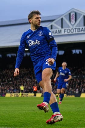 Fulham v Everton, Premier League Kiernan Dewsbury-Hall of Everton celebrating his goal to make it 1-1 during the Fulham v Everton Premier League match at Craven Cottage, London, England on 7 February 2026 Credit: Dylan Hepworth Every Second Media Editorial use only. All images are copyright Every Second Media Limited. No images may be reproduced without prior permission. All rights reserved. Premier League and Football League images are subject to licensing agreements with Football DataCo Limited. see https: www.football-dataco.com Copyright: xIMAGO EveryxSecondxMediax ESM-1789-0057 DylanxHepworthx xEveryxSecondxMediax