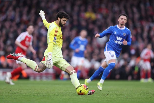 7th February 2026; Emirates Stadium, London, England; Premier League Football, Arsenal versus Sunderland; goalkeeper David Raya of Arsenal clears the ball  KatiexChan