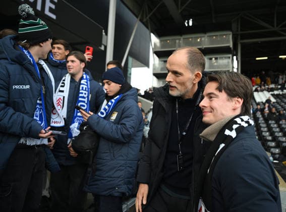 Fulham v Everton Premier League England manager Thomas Tuchel poses for pictures with fans during the Premier League match at Craven Cottage, London 07 02 2026 UK Newspapers OUT Copyright: xDanielxHamburyx FIL-22934-0065