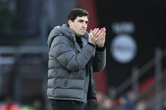Bournemouth v Aston Villa, Premier League AFC Bournemouth manager Andoni Iraola applauds the fans at full time during the Premier League match between Bournemouth and Aston Villa at the Vitality Stadium, Bournemouth, UK on 7 February 2026. Bournemouth Vitality Stadium Dorset UK Editorial use only DataCo restrictions apply See www.football-dataco.com , Copyright: xGrahamxHuntx PSI-23705-0109