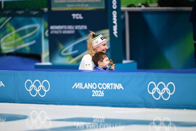 Lollobrigida Francesca (Italy) with her son, Olympic Champion with Olympic Record, WomenÂ s Speed skating, Eisschnelllauf 3000m, Milano Cortina 2026 Olympic Games, Olympische Spiele, Olympia, OS 07-02-2026 *** Lollobrigida Francesca Italy with her son, Olympic Champion with Olympic Record, Womens Speed Skating 3000m, Milano Cortina 2026 Olympic Games 07 02 2026 Copyright: HMBxMedia MarcxNiemeyer