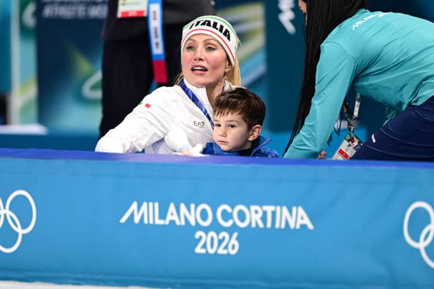 Lollobrigida Francesca (Italy) with her son, Olympic Champion with Olympic Record, WomenÂ s Speed skating, Eisschnelllauf 3000m, Milano Cortina 2026 Olympic Games, Olympische Spiele, Olympia, OS 07-02-2026 *** Lollobrigida Francesca Italy with her son, Olympic Champion with Olympic Record, Womens Speed Skating 3000m, Milano Cortina 2026 Olympic Games 07 02 2026 Copyright: HMBxMedia MarcxNiemeyer
