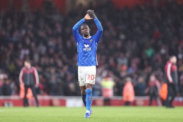 7th February 2026; Emirates Stadium, London, England; Premier League Football, Arsenal versus Sunderland; Nordi Mukiele of Sunderland thanking the fans after the match  KatiexChan