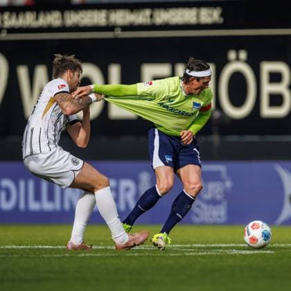 Fabian Reese (Hertha BSC Berlin) im Zweikampf mit Maximilian Rohr (SV 07 Elversberg), SV Elversberg vs Hertha BSC Berlin, Fussball, 2. Bundesliga, 21. Spieltag, Saison 2025 2026, 07.02.2026 DFB regulations prohibit any use of photographs as image sequences and or quasi-video. SV Elversberg vs Hertha BSC Berlin, Fussball, 2. Bundesliga, 21. Spieltag, Saison 2025 2026, 07.02.2026