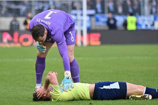 07.02.2026, xjrdrx, Fussball 2.Bundesliga, SV Elversberg - Hertha BSC Berlin v.l. Tjark Ernst (Hertha BSC Berlin) Linus Gechter (Hertha BSC Berlin) verletzt, Verletzung, Schmerz, Schmerzen (DFL DFB REGULATIONS PROHIBIT ANY USE OF PHOTOGRAPHS as IMAGE SEQUENCES and or QUASI-VIDEO) Elversberg