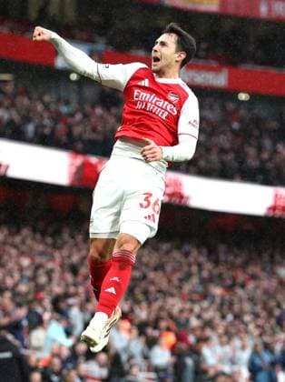 Martin Zubimendi of Arsenal celebrates scoring a goal to make the score 1-0 Arsenal v Sunderland, Premier League, Football, Emirates Stadium, London, UK - 07 Feb 2026London Emirates Stadium United Kingdom EDITORIAL USE ONLY No use with unauthorised audio, video, data, fixture lists, club league logos or live services. Online in-match use limited to 120 images, no video emulation. No use in betting, games or single club league player publications. Copyright: xKieranxMcManus Shutterstockx 16524338ba