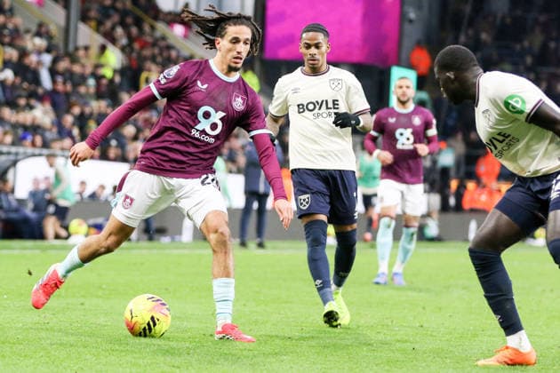 Hannibal Mejbri (28 Burnley) controls the ball during the Premier League match between Burnley and West Ham United at Turf Moor in Burnley, England on February 7th 2026. Copyright: xSeanxChandlerx xSPPx Sportspressphoto_SPR89412