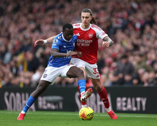 Arsenal v Sunderland 07 February 2026, London - Premier League Football - Arsenal v Sunderland - Habib Diarra of Sunderland and Riccardo Calafiori of Arsenal - Photo: Charlotte Wilson Offside. London UK Copyright: xCharlottexWilsonx xOffsidexOffside
