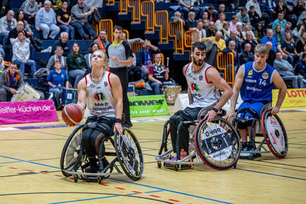 IWBF ChampionsCup; RSV Lahn-Dill - BBK Bidaideak Bilbao, 07.02.26 Kathleen Dandeneau (BKK Bidaideak Bilbao, 17), Maunuel Lorenzo (BKK Bidaideak Bilbao, 7), Julian Lammering (RSV Lahn-Dill, 14) IWBF ChampionsCup; RSV Lahn-Dill - BBK Bidaideak Bilbao: Wetzlar, 07.02.26 Copyright: xBEAUTIFULxSPORTS Roeczeyx