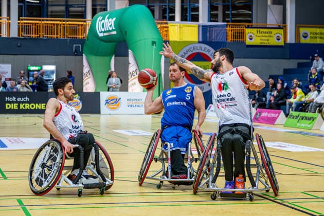 IWBF ChampionsCup; RSV Lahn-Dill - BBK Bidaideak Bilbao, 07.02.26 Michael Paye (RSV Lahn-Dill, 5), Maunuel Lorenzo (BKK Bidaideak Bilbao, 7), Pablo Lavandeira (BKK Bidaideak Bilbao, 21) IWBF ChampionsCup; RSV Lahn-Dill - BBK Bidaideak Bilbao: Wetzlar, 07.02.26 Copyright: xBEAUTIFULxSPORTS Roeczeyx