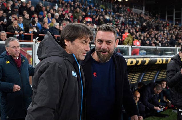 Foto IPP Felice De Martino Genova 07 02 2026 Calcio Campionato di Serie A 2025 2026 Genoa-Napoli nella foto Antonio Conte allenatore del Napoli e Daniele De Rossi allenatore del Genoa si salutano prima dell inizio della partita - Italy Photo Press - World Copyright italy ITALY  Copyright: xR4924_italyphotopressx