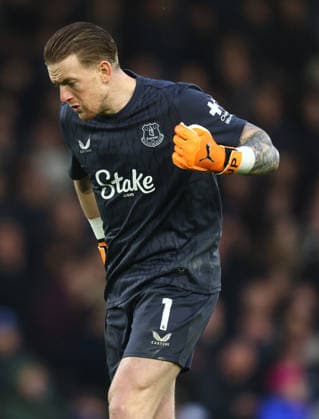 Fulham v Everton, English Premier League, Craven Cottage, London, UK - 07 02 2026 Jordan Pickford of Everton celebrates the 2-1 Premier League away win at Fulham London Craven Cottage London GBR, UK NEWSPAPERS OUT Copyright: xMarkxGreenwoodx