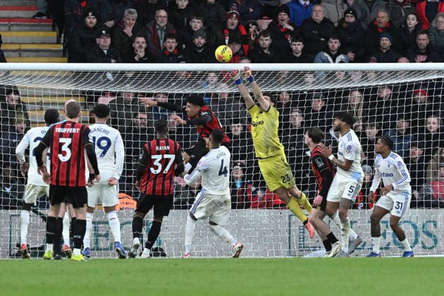 Bournemouth v Aston Villa, Premier League Emiliano Martinez (23) of Aston Villa punches the ball clear during the Premier League match between Bournemouth and Aston Villa at the Vitality Stadium, Bournemouth, UK on 7 February 2026. Bournemouth Vitality Stadium Dorset UK Editorial use only DataCo restrictions apply See www.football-dataco.com , Copyright: xGrahamxHuntx PSI-23705-0181