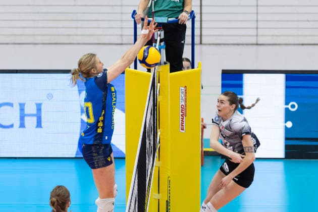 1. Volleyball Bundesliga Frauen: Schwarz-Weiss Erfurt vs. SSC Palmberg Schwerin; Erfurt; 07.02.2026 Helena Kok ( 20; SSC Palmberg Schwerin) gegen Elizabeth Sandbothe ( 2; Schwarz-Weiss Erfurt) 1. Volleyball Bundesliga Frauen: Schwarz-Weiss Erfurt vs. SSC Palmberg Schwerin; Riethsporthalle Erfurt; 07.02.2026 Copyright: xBEAUTIFULxSPORTS Duehringx
