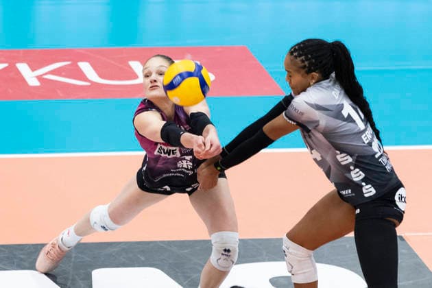 1. Volleyball Bundesliga Frauen: Schwarz-Weiss Erfurt vs. SSC Palmberg Schwerin; Erfurt; 07.02.2026 Lotte Goertz ( 4; Schwarz-Weiss Erfurt) (links) und Alianza Darley ( 14; Schwarz-Weiss Erfurt) (rechts) 1. Volleyball Bundesliga Frauen: Schwarz-Weiss Erfurt vs. SSC Palmberg Schwerin; Riethsporthalle Erfurt; 07.02.2026 Copyright: xBEAUTIFULxSPORTS Duehringx