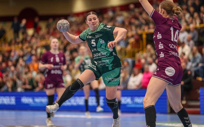 GER, Bensheim, HSG Bensheim Auerbach Flames vs TuS Metzingen, Alsco Handball Bundesliga Frauen, Handball, DHB, Spielzeit 2025 2026, Weststadthalle Bensheim, 16. Spieltag im Bild v.l.: Isabell Hurst (HSG Bensheim Auerbach Flames Frauen 5), Klara Schlegel (TuS Metzingen), Torwurf DFB DFL REGULATIONS PROHIBIT ANY USE OF PHOTOGRAPHS AS IMAGE SEQUENCES AND OR QUASI-VIDEO, 07.02.2026 Copyright: HMBxMedia HendrikxHamelau