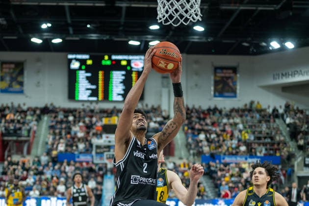 Ibi Watson (Bamberg Baskets, 02), Jonas Wohlfarth-Bottermann (MHP RIESEN Ludwigsburg, 18), Lenny Anigbata (MHP RIESEN Ludwigsburg, 12), GER, MHP Riesen vs. BMA365 Bamberg Baskets, Basketball Bundesliga, easycredit BBL, 19. Spieltag, Spielzeit 2025 2026, 07.02.2026, GER, MHP Riesen vs. BMA365 Bamberg Baskets, Basketball Bundesliga, easycredit BBL, 19. Spieltag, Spielzeit 2025 2026, 07.02.2026 Ludwigsburg Copyright: xEibner-Pressefoto SaschaxWaltherx EP_EER