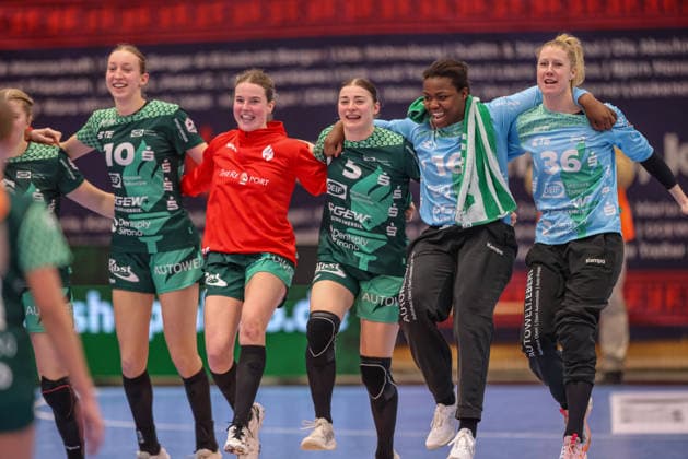 GER, Bensheim, HSG Bensheim Auerbach Flames vs TuS Metzingen, Alsco Handball Bundesliga Frauen, Handball, DHB, Spielzeit 2025 2026, Weststadthalle Bensheim, 16. Spieltag im Bild: HSG Bensheim Auerbach Flames gewinnen gegen die TuS Metzingen Handball Frauen, Jubel, Freude und Emotionen nach dem Sieg DFB DFL REGULATIONS PROHIBIT ANY USE OF PHOTOGRAPHS AS IMAGE SEQUENCES AND OR QUASI-VIDEO, 07.02.2026 Copyright: HMBxMedia HendrikxHamelau