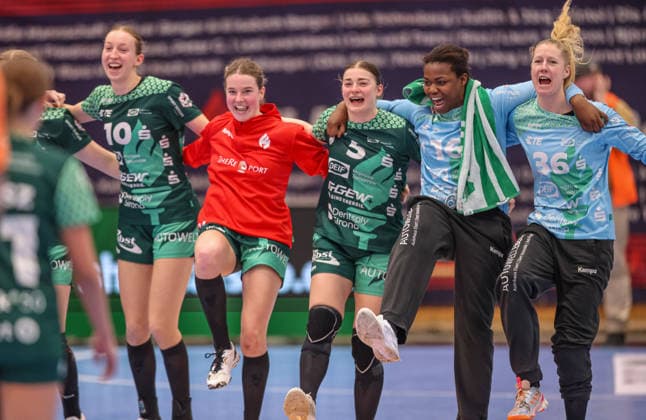 GER, Bensheim, HSG Bensheim Auerbach Flames vs TuS Metzingen, Alsco Handball Bundesliga Frauen, Handball, DHB, Spielzeit 2025 2026, Weststadthalle Bensheim, 16. Spieltag im Bild: HSG Bensheim Auerbach Flames gewinnen gegen die TuS Metzingen Handball Frauen, Jubel, Freude und Emotionen nach dem Sieg DFB DFL REGULATIONS PROHIBIT ANY USE OF PHOTOGRAPHS AS IMAGE SEQUENCES AND OR QUASI-VIDEO, 07.02.2026 Copyright: HMBxMedia HendrikxHamelau