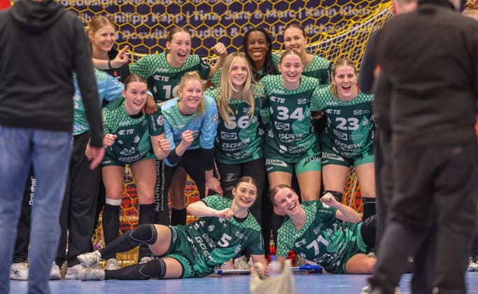 GER, Bensheim, HSG Bensheim Auerbach Flames vs TuS Metzingen, Alsco Handball Bundesliga Frauen, Handball, DHB, Spielzeit 2025 2026, Weststadthalle Bensheim, 16. Spieltag im Bild: HSG Bensheim Auerbach Flames gewinnen gegen die TuS Metzingen Handball Frauen, Jubel, Freude und Emotionen nach dem Sieg DFB DFL REGULATIONS PROHIBIT ANY USE OF PHOTOGRAPHS AS IMAGE SEQUENCES AND OR QUASI-VIDEO, 07.02.2026 Copyright: HMBxMedia HendrikxHamelau