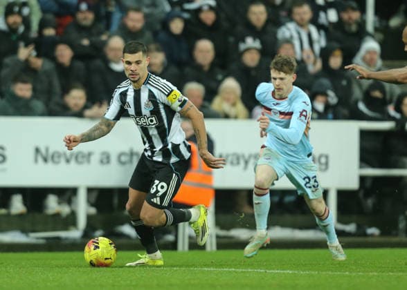 Premier League Newcastle Untied v Brentford Bruno Guimaraes of Newcastle United with the ball during the Premier League match Newcastle Untied vs Brentford at St. James s Park, Newcastle, United Kingdom on 07 February 2026 (Photo by Richard Bierton News Images) Newcastle St. James s Park Tyne and Wear United Kingdom Copyright: xRichardxBierton NewsxImagesx
