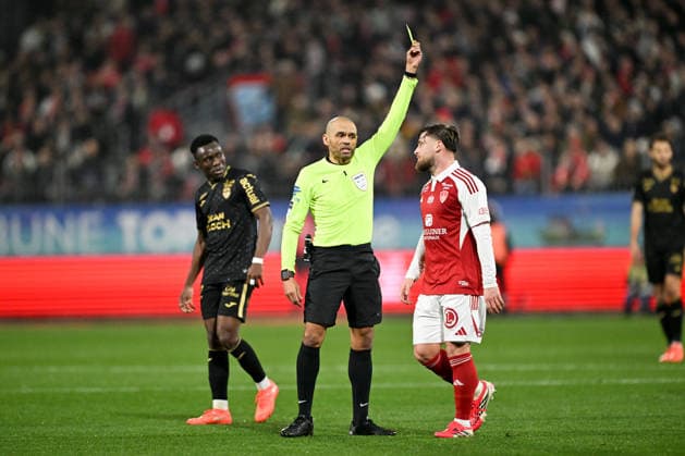 Stade Brestois 29 v FC Lorient - Ligue 1 McDonald s 2025 2026 Gael ANGOULA (ARBITRE) - 08 Hugo MAGNETTI (sb29) during the Ligue 1 McDonald s match between Brest and Lorient at Stade Francis Le Ble on February 7, 2026 in Brest, France. Brest France  Copyright: xFEPx 776348282