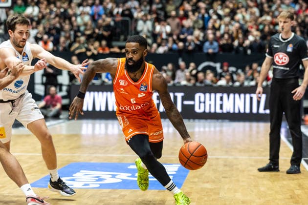 GER, easy-Credit Basketball-Bundesliga, Niners Chemnitz - Syntainics MBC. 07.02.2026, Messe, Chemnitz, GER, easy-Credit Basketball-Bundesliga, Niners Chemnitz - Syntainics MBC. Corey Davis Jr. (Niners Chemnitz, 5) Foto Alexander Trienitz Chemnitz Messe Sachsen Deutschland