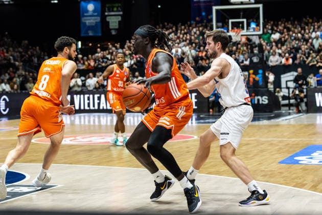 GER, easy-Credit Basketball-Bundesliga, Niners Chemnitz - Syntainics MBC. 07.02.2026, Messe, Chemnitz, GER, easy-Credit Basketball-Bundesliga, Niners Chemnitz - Syntainics MBC. Aher Uguak (Niners Chemnitz, 1) Foto Alexander Trienitz Chemnitz Messe Sachsen Deutschland