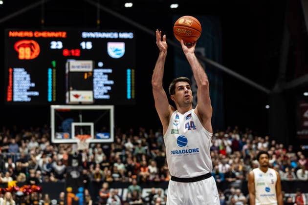 GER, easy-Credit Basketball-Bundesliga, Niners Chemnitz - Syntainics MBC. 07.02.2026, Messe, Chemnitz, GER, easy-Credit Basketball-Bundesliga, Niners Chemnitz - Syntainics MBC. Jure Planinic (Syntainics MBC, 44) bei einem Freiwurf Foto Alexander Trienitz Chemnitz Messe Sachsen Deutschland