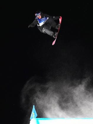 February 7, 2026, Livigno, Italy: New Zealand s Dane Menzies hits a jump during the men s snowboard big air final during the Milano Cortina 2026 Winter Olympic Games, Olympische Spiele, Olympia, OS in Livigno, Italy, Saturday, Feb. 7, 2026. Canada News - February 7, 2026  - ZUMAc35_ 20260207_zaf_c35_066 Copyright: xSeanxKilpatrickx