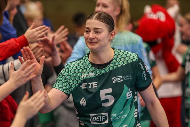 GER, Bensheim, HSG Bensheim Auerbach Flames vs TuS Metzingen, Alsco Handball Bundesliga Frauen, Handball, DHB, Spielzeit 2025 2026, Weststadthalle Bensheim, 16. Spieltag im Bild: HSG Bensheim Auerbach Flames gewinnen gegen die TuS Metzingen Handball Frauen, Jubel, Freude und Emotionen nach dem Sieg, Isabell Hurst (HSG Bensheim Auerbach Flames Frauen 5) DFB DFL REGULATIONS PROHIBIT ANY USE OF PHOTOGRAPHS AS IMAGE SEQUENCES AND OR QUASI-VIDEO, 07.02.2026 Copyright: HMBxMedia HendrikxHamelau