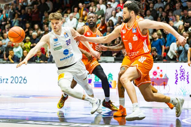 07.02.2026, xomx, Basketball easyCredit BBL Bundesliga, NINERS Chemnitz - MBC Syntainics Weißenfels v.l. Blomgren und Jordan Schakel (Niners Chemnitz) i Zweikampf am Ball. Chemnitz