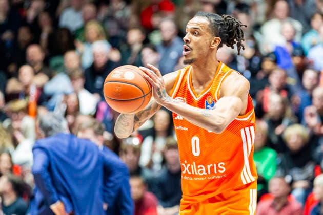 07.02.2026, xomx, Basketball easyCredit BBL Bundesliga, NINERS Chemnitz - MBC Syntainics Weißenfels v.l. Kevin Yebo (Niners Chemnitz) am Ball. Chemnitz