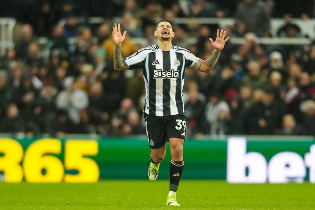 Newcastle United v Brentford, Premier League Bruno Guimaraes Of Newcastle United scores a GOAL 2-2 and celebrates during the Newcastle United v Brentford Premier League match at St. James Park, Newcastle Upon Tyne, England on 7 February 2026 Credit: Lee Keuneke Every Second Media Editorial use only. All images are copyright Every Second Media Limited. No images may be reproduced without prior permission. All rights reserved. Premier League and Football League images are subject to licensing agreements with Football DataCo Limited. see https: www.football-dataco.com Copyright: xIMAGO EveryxSecondxMediax ESM-1791-0047 LeexKeunekex xEveryxSecondxMediax