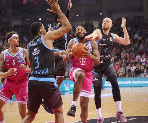 Jeff Garrett Telekom Baskets Bonn vs. Science City Jena 19. Speiltag - Saison 2025 26