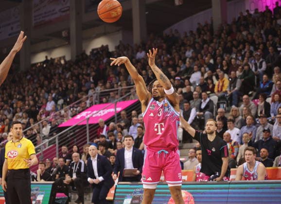 Zachery Cooks Telekom Baskets Bonn vs. Science City Jena 19. Speiltag - Saison 2025 26