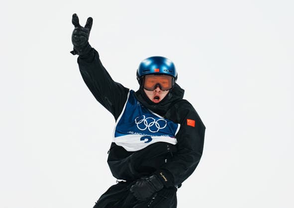 (260207) -- LIVIGNO, Feb. 7, 2026 -- Su Yiming of China celebrates during the Men s Snowboard Big Air Final at the Milan-Cortina 2026 Olympic Winter games, Winterspiele,Spiele, Summer games in Livigno, Italy, Feb. 7, 2026. ) (MICO2026)ITALY-LIVIGNO-OLYMPIC WINTER GAMES-MEN S SNOWBOARD BIG AIR-FINAL HuxChao 