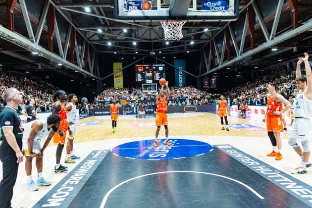 07.02.2026, xomx, Basketball easyCredit BBL Bundesliga, NINERS Chemnitz - MBC Syntainics Weißenfels v.l. Kevin Yebo (Niners Chemnitz) mit den beiden letzten Punkten der Partie. Das 78:75 owie das 79:75. Chemnitz