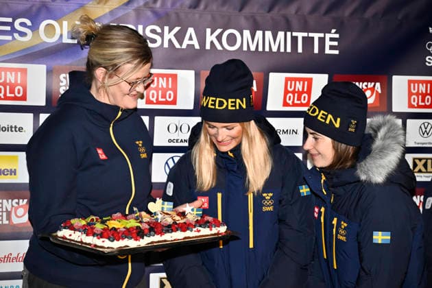 VAL DI FIEMME, ITALY 20260207 Sweden s Ebba Andersson and Frida Karlsson celebrate their silver and gold medals with cake after the women s skiathlon 10+10 km during the Winter Olympics in Val di Femme, Italy. *** The image is included in the SPORTS PACKAGE. For others, PAYMENT IMAGE *** VAL DI FIEMME ITALY x10430x *** VAL DI FIEMME, ITALY 20260207 Sweden s Ebba Andersson and Frida Karlsson celebrate their silver and gold medals with cake after the women s skiathlon 10 10 km during the Winter Olympics in Val di Femme, Italy The image is included in the SPORTS PACKAGE For others, PAYMENT IMAGE VAL DI FIEMME ITALY x10430x  Copyright: xChristinexOlsson TTx OS 2026 SKIATHLON MEDALJFIRANDE