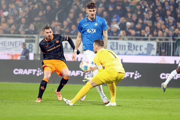 07.02.2026, xrekx, Fussball 2.Bundesliga, SV Darmstadt 98 - 1.FC Kaiserslautern v.l. Luca Sirch (1.FC Kaiserslautern) Matej Maglica (SV Darmstadt 98) Marcel Schuhen (SV Darmstadt 98) Zweikampf, Aktion, action, battle for the ball (DFL DFB REGULATIONS PROHIBIT ANY USE OF PHOTOGRAPHS as IMAGE SEQUENCES and or QUASI-VIDEO) Darmstadt