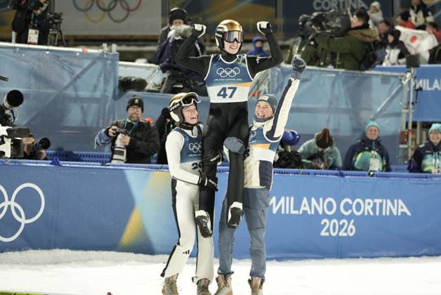 Winter Olympics in Milan Cortina 2026 Val di Fiemme 20260207. Norway s Anna Odine Strom is celebrated by Eirin Maria Kvandal and Silje Opseth after winning the women s individual normal hill Ski jumping, Skispringen, Ski, nordisch event in the Predazzo Ski Jumping Stadium during the 2026 Winter Olympics in Milan Cortina. Photo: Terje Pedersen NTB Val di Fiemme Norway EDITORIAL USE ONLY. RESTRICTED USE FOR BETTING COMPANIES Ref:_SPOdlvaoQh3_N0.jpg *** Winter Olympics in Milan Cortina 2026 Val di Fiemme 20260207 Norway s Anna Odine Strom is celebrated by Eirin Maria Kvandal and Silje Opseth after winning the women s individual normal hill ski jumping event in the Predazzo Ski Jumping Stadium during the 2026 Winter Olympics in Milan Cortina Photo Terje Pedersen NTB Val di Fiemme Norway EDITORIAL USE ONLY RESTRICTED USE FOR BETTING COMPANIES  Copyright: xTerjexPedersenx xNTBx