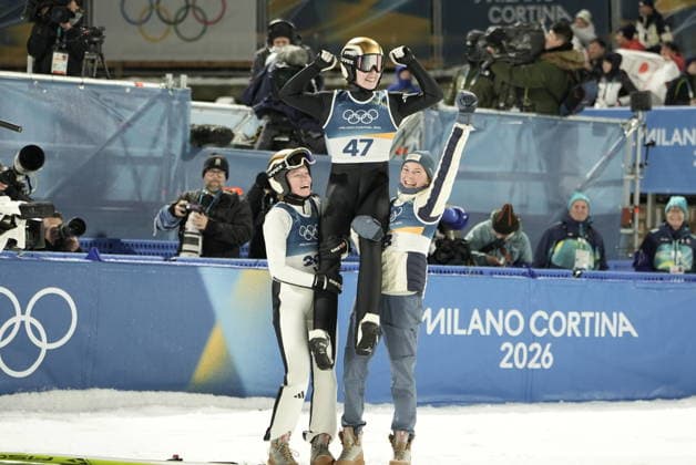 Winter Olympics in Milan Cortina 2026 Val di Fiemme 20260207. Norway s Anna Odine Strom is celebrated by Eirin Maria Kvandal and Silje Opseth after winning the women s individual normal hill Ski jumping, Skispringen, Ski, nordisch event in the Predazzo Ski Jumping Stadium during the 2026 Winter Olympics in Milan Cortina. Photo: Terje Pedersen NTB Val di Fiemme Norway EDITORIAL USE ONLY. RESTRICTED USE FOR BETTING COMPANIES Ref:_SPOle98ll57LCY.jpg *** Winter Olympics in Milan Cortina 2026 Val di Fiemme 20260207 Norway s Anna Odine Strom is celebrated by Eirin Maria Kvandal and Silje Opseth after winning the women s individual normal hill ski jumping event in the Predazzo Ski Jumping Stadium during the 2026 Winter Olympics in Milan Cortina Photo Terje Pedersen NTB Val di Fiemme Norway EDITORIAL USE ONLY RESTRICTED USE FOR BETTING COMPANIES  Copyright: xTerjexPedersenx xNTBx