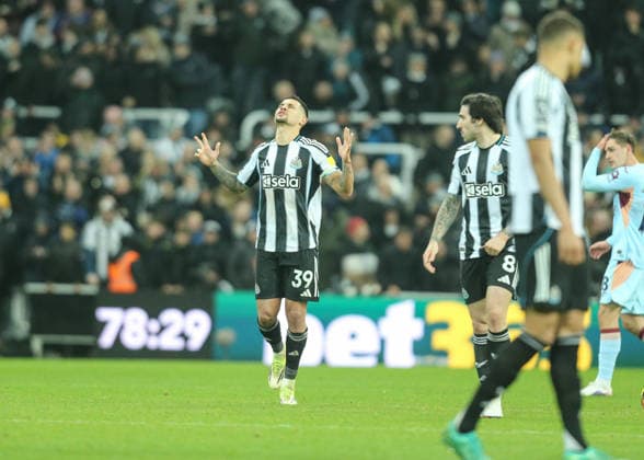 Premier League Newcastle Untied v Brentford Bruno Guimaraes of Newcastle United celebrates his goal to make it 2-2 during the Premier League match Newcastle Untied vs Brentford at St. James s Park, Newcastle, United Kingdom on 07 February 2026 (Photo by Richard Bierton News Images) Newcastle St. James s Park Tyne and Wear United Kingdom Copyright: xRichardxBierton NewsxImagesx