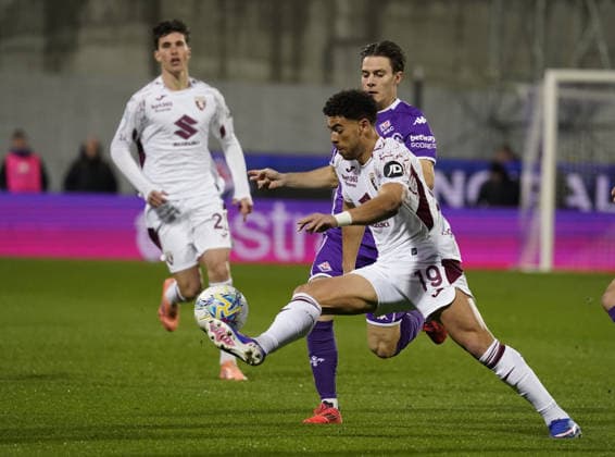 Fiorentina™s Nicolo Fagioli fight for the ball with Torino™s Che Adams during the Serie A soccer match between Fiorentina and Torino at the Artemio Franchi stadium in Florence, center of Italy - Saturday , February 07, 2026. - Soccer  Copyright: xMarcoxBucco LaxPressex